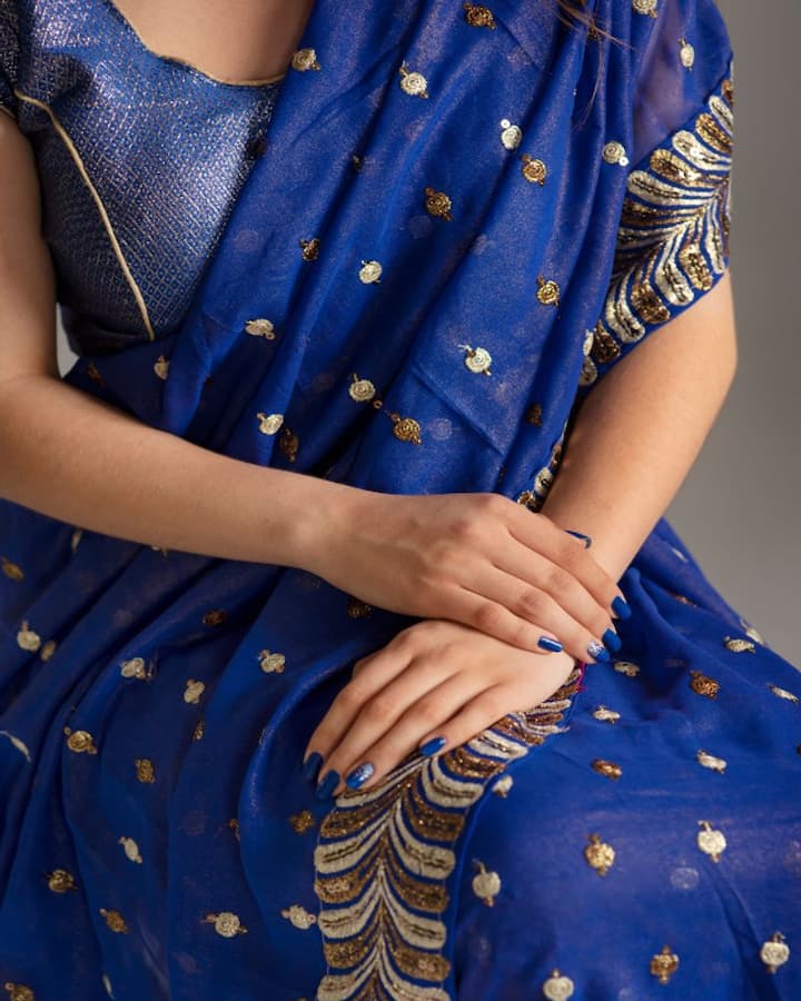 10 மடிப்பில் சேலை கட்டுவது எப்படி/Saree draping in tamil/saree 10 pleats  tips/புடவை கட்டுவது எப்படி - YouTube