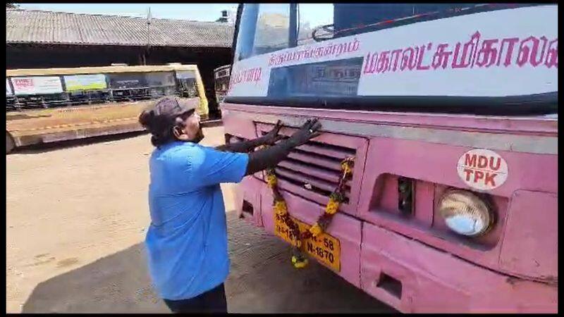 bus driver gets emotional, kisses steering on retirement day in Tamil Nadu, video goes viral - bsb