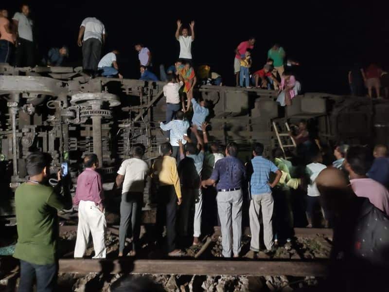 Coromandel Express derails in Odisha: Full list of helpline numbers