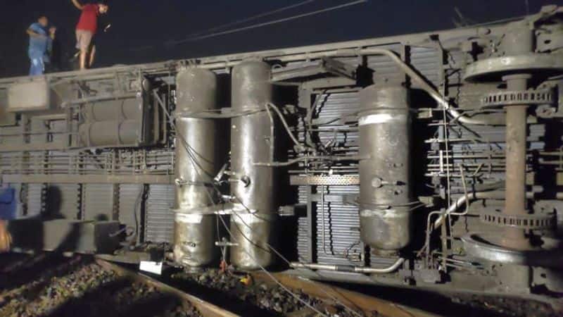 Coromandel Express derails after ramming into goods train