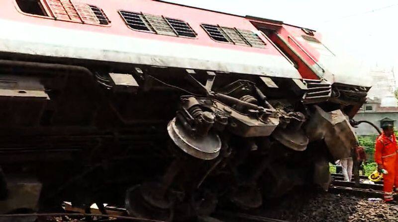 Coromandel train accident Raghava Lawrence consolation tweet