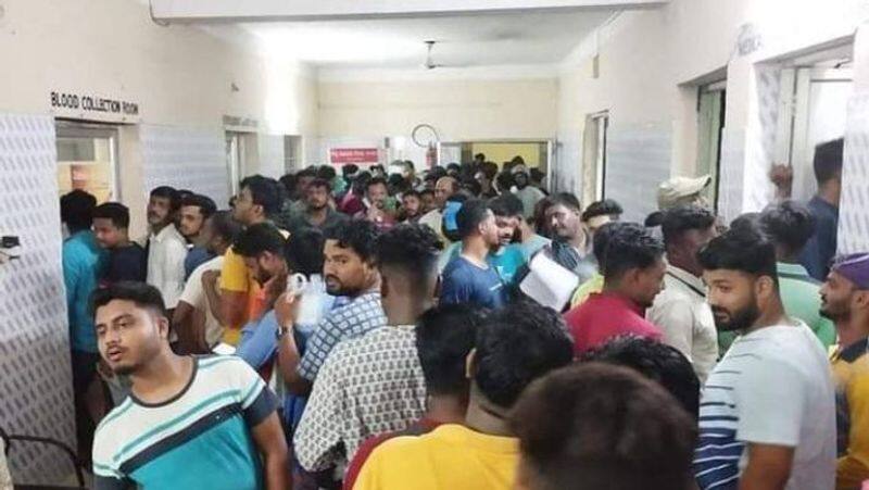 Odisha Train Accident People Queue Up To Donate Blood To Those Injured photo goes viral