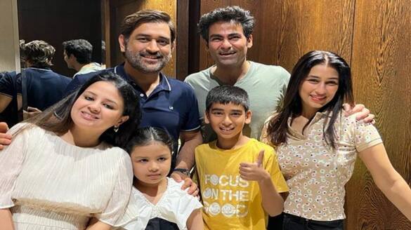 Mohammed Kaif Met MS Dhoni and his family at airport