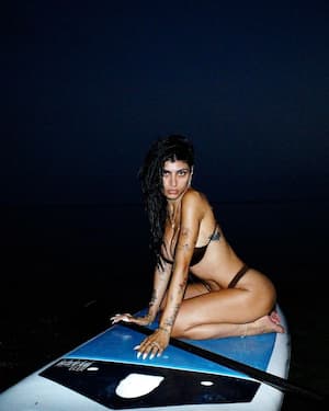 Hot Khalifa - Mia Khalifa HOT Photos: Former porn star flaunts cleavage, curvy body in  sexy attires (PICTURES)