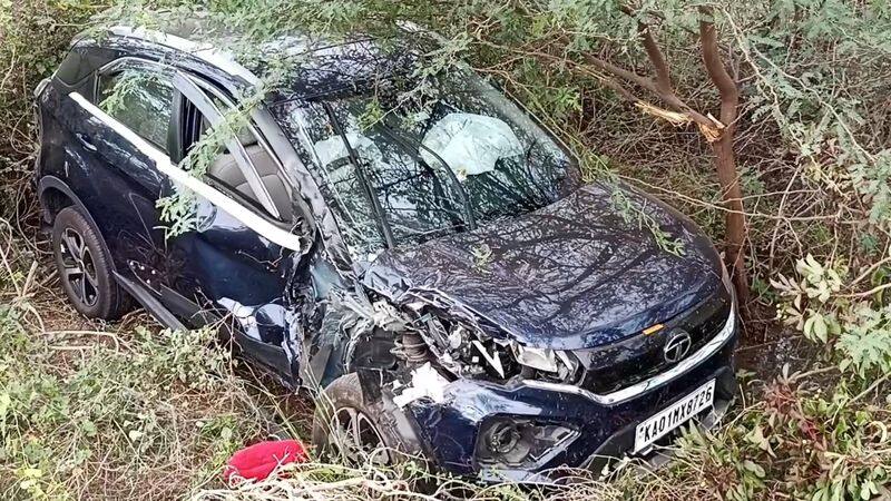 15 persons highly injured in car and lorry accident in ramanathapuram district