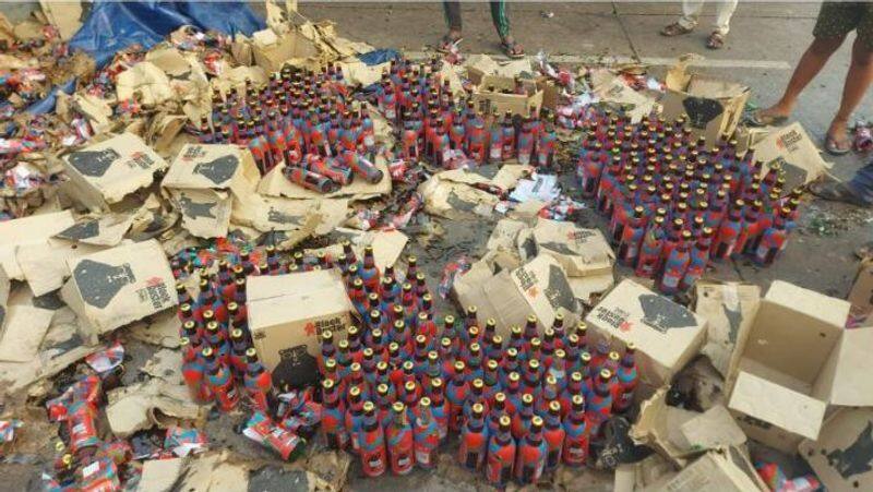 People steal beer bottles after truck overturns in Andhra Pradesh