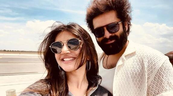 Sreeleela stunning selfie with Ram Pothineni dtr Sreeleela stunning selfie with Ram Pothineni dtr