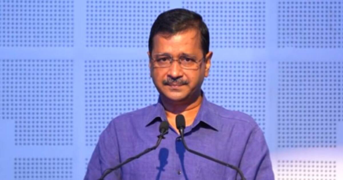 மத்திய அரசின் அவசரச் சட்டத்துக்கு தடைவிதிக்க உச்ச நீதிமன்றம் மறப்பு: டெல்லி அரசுக்குப் பின்னடைவு