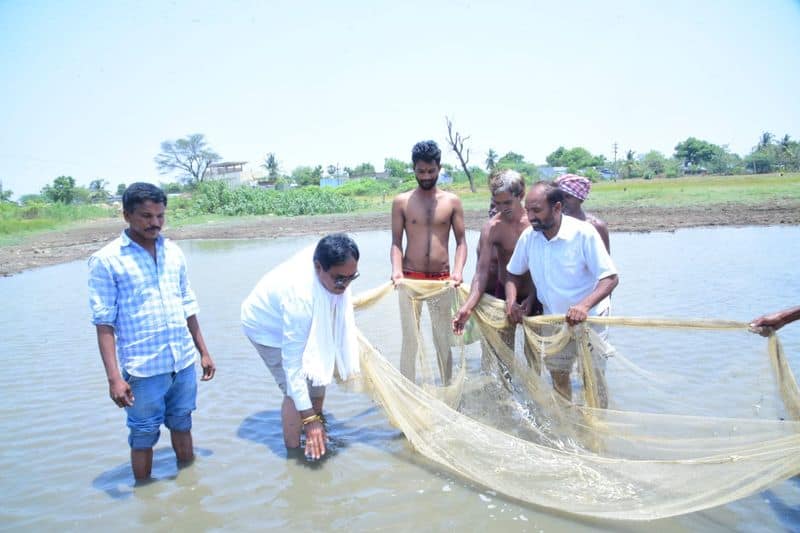 Minister Errabelli Dayakar Rao fishing with fishermans at Palakurthy AKP