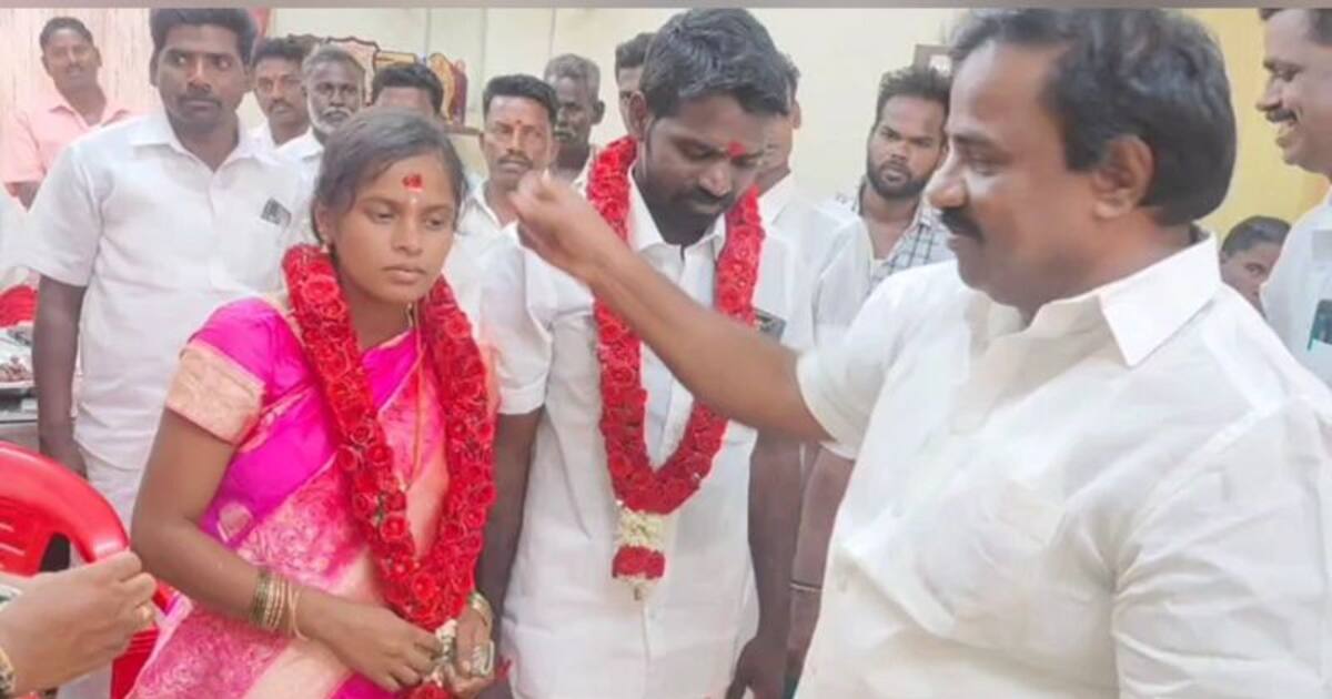 பெற்றோர் எதிர்ப்பால் காதல் ஜோடிக்கு கம்யூனிஸ்ட் அலுவலகத்தில் டும் டும் டும்