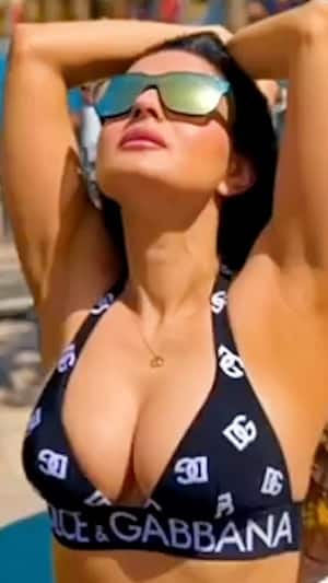 300px x 533px - Ameesha Patel SEXY photos: Gadar 2 actress flaunts cleavage in Dolce &  Gabbana bikini; video goes viral