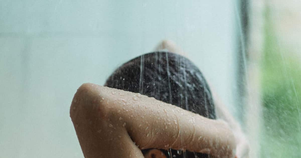 குளிக்கும் போது இந்த தவறை ஒருபோதும்  செய்யாதீர்கள்! விளைவு பயங்கரம்..