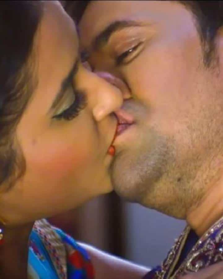 Bhojpuri Romantic Sex - Amrapali Dubey SEXY video: Bhojpuri actress, Nirahua's bedroom song 'Jhumka  Jhulaniya Diha' goes viral-WATCH