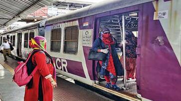women jostling to enter moving mumbai local train in a viral video kms women jostling to enter moving mumbai local train in a viral video kms