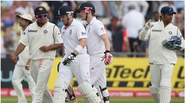 MS Dhoni Withdraw his Run Out Appeal for Ian Bell During IND vs ENG 2nd Test Match 2011 at Nottingham MS Dhoni Withdraw his Run Out Appeal for Ian Bell During IND vs ENG 2nd Test Match 2011 at Nottingham
