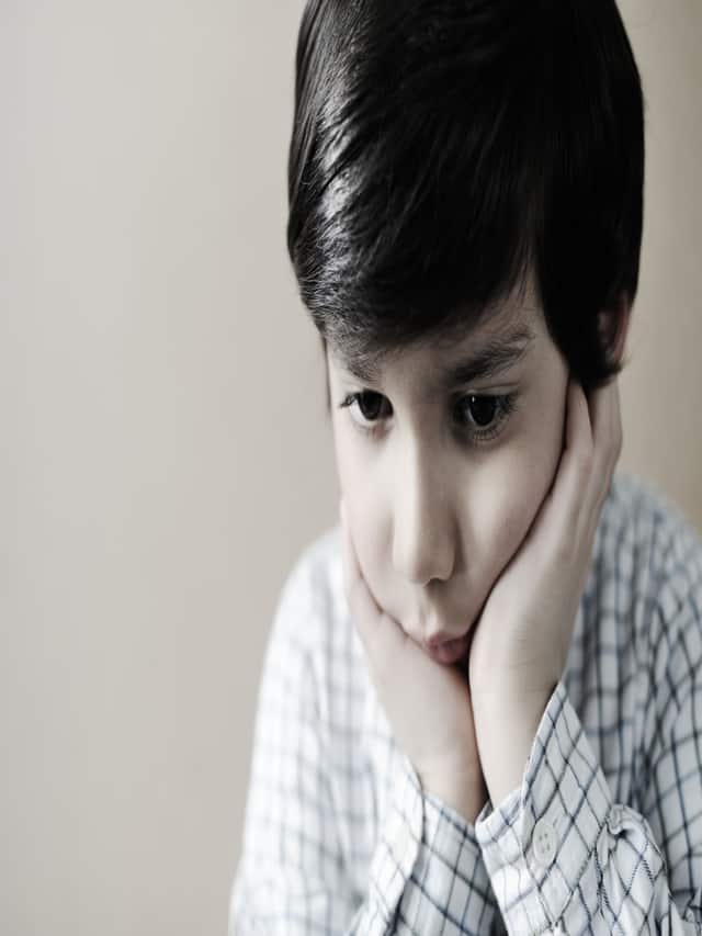 here the causes, symptoms and solutions for depression in your children in tamil mks