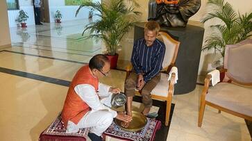 Shivraj Singh Chouhan Washes Sidhi Pee Case Victim Dashmat Rawat Feet Shivraj Singh Chouhan Washes Sidhi Pee Case Victim Dashmat Rawat Feet