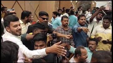 argument between journalists and naam tamilar katchi workers in dindigul district argument between journalists and naam tamilar katchi workers in dindigul district