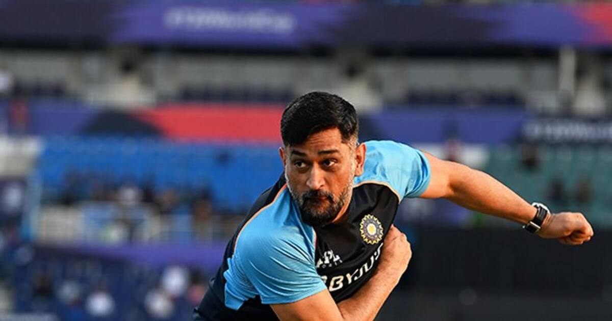 இந்திய அணியில் தோனி எப்படி இடம் பெற்றார்? தெரியாத விஷயத்தை பகிர்ந்த சபா கரீம்!