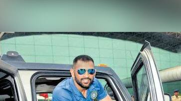 MS Dhoni speeding in a vintage Rolls Royce in Ranchi: Video going viral! MS Dhoni speeding in a vintage Rolls Royce in Ranchi: Video going viral!