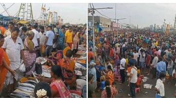 A large number of non vegetarians flocked to kasimedu to buy fish A large number of non vegetarians flocked to kasimedu to buy fish