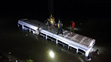 Bus plunges into river at Manampitiya - 10 killed, 40 injured Bus plunges into river at Manampitiya - 10 killed, 40 injured