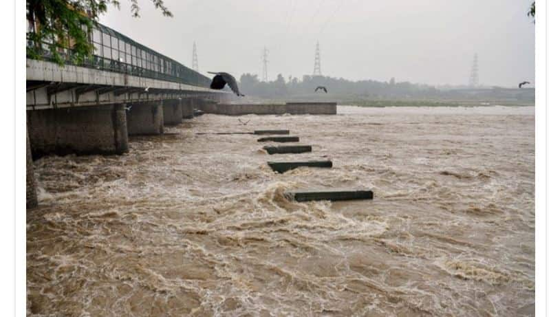 Delhi on high alert as river Yamuna flows above danger level, flood ...