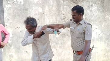a police officer beat drunk man in chengalpattu district video goes viral a police officer beat drunk man in chengalpattu district video goes viral