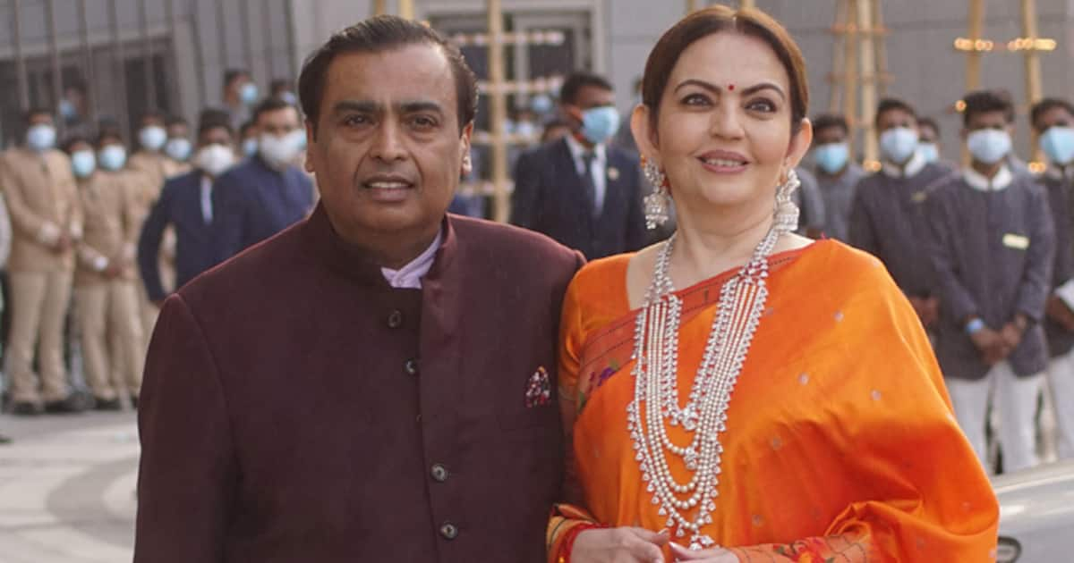 Mukesh Ambani sets succession plan in motion: Isha, Akash and Anant ...