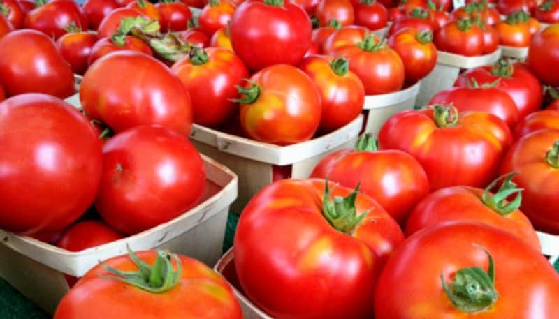 Buy a helmet and get a kilo of tomatoes for free!