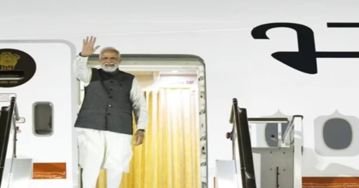 பிரான்ஸ் பயணம் முடித்து ஐக்கிய அரபி எமிரேட்ஸ் சென்றார் பிரதமர் மோடி!!
