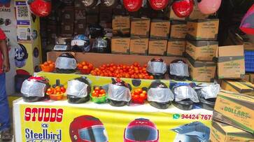Buy a helmet and get a kilo of tomatoes for free! Buy a helmet and get a kilo of tomatoes for free!