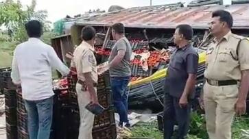 Lorry with Tomatoes Overturned in High Way people rushed to take tomatoes Police with guns gave protection to lorry Lorry with Tomatoes Overturned in High Way people rushed to take tomatoes Police with guns gave protection to lorry