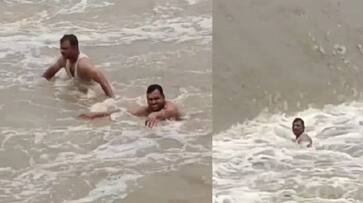 Alas.. Recovering the dead body of the boy who fell in the flood water.. Drowned police officer.. Video viral..ISR Alas.. Recovering the dead body of the boy who fell in the flood water.. Drowned police officer.. Video viral..ISR