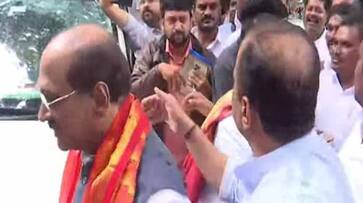 We discussed Party internal issues with komatireddy venkat Reddy says manikrao Thakre lns We discussed Party internal issues with komatireddy venkat Reddy says manikrao Thakre lns