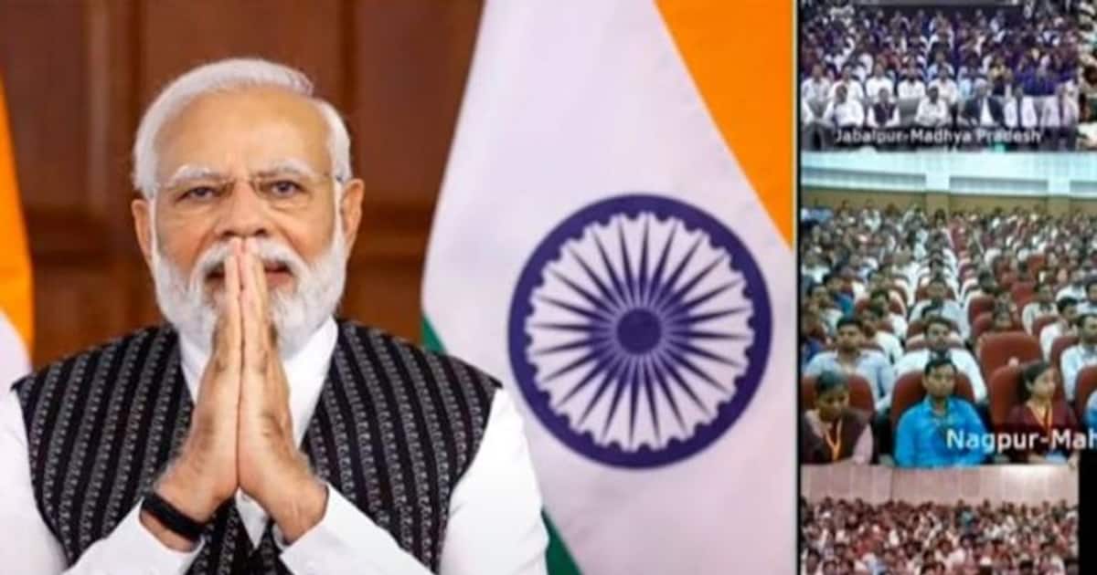 ‘ரோஜ்கர் மேளா’ வேலைவாய்ப்பு விழா: 70 ஆயிரம் பேருக்கு பணி நியமன ஆணைகளை வழங்கிய பிரதமர் மோடி