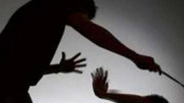 Man got robbed of rupees 14 lakh after getting hit by a iron rod in delhi Man got robbed of rupees 14 lakh after getting hit by a iron rod in delhi