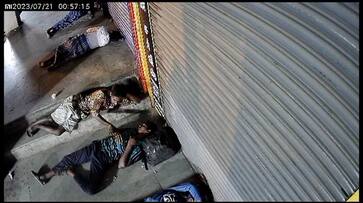 man theft money to passenger who slept mettur bus stand in coimbatore video goes viral man theft money to passenger who slept mettur bus stand in coimbatore video goes viral
