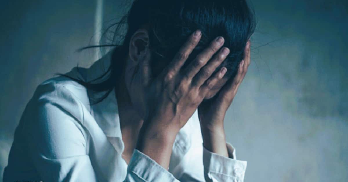 நான் தூங்கிட்டு இருக்கும் போது என்ன நாலு பேரு வந்து நாசம் செஞ்சுட்டானுங்க.. போலீஸ் ஸ்டேசனில் கதறிய பெண்.!