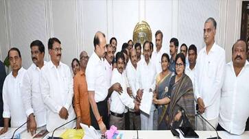 KCR Handed over GO Copy to VRA JAC Leaders lns KCR Handed over GO Copy to VRA JAC Leaders lns