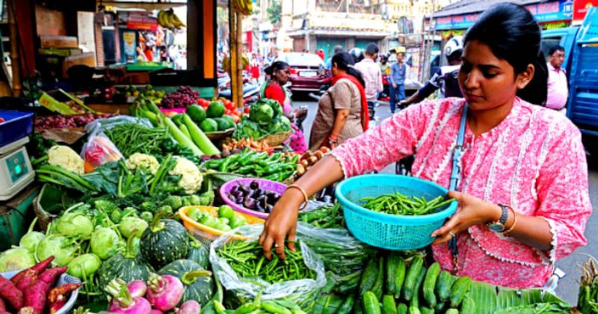 தக்காளி மற்றும் இஞ்சி ஒரு கிலோ என்ன விலை தெரியுமா.? கோயம்பேட்டில் காய்கறி  விலை கூடியதா.? குறைந்ததா.?