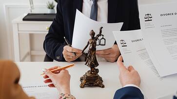 Divorce happens even for such a trivial reason Unmarried people shocked after watching lawyers reels about divorce akb Divorce happens even for such a trivial reason Unmarried people shocked after watching lawyers reels about divorce akb