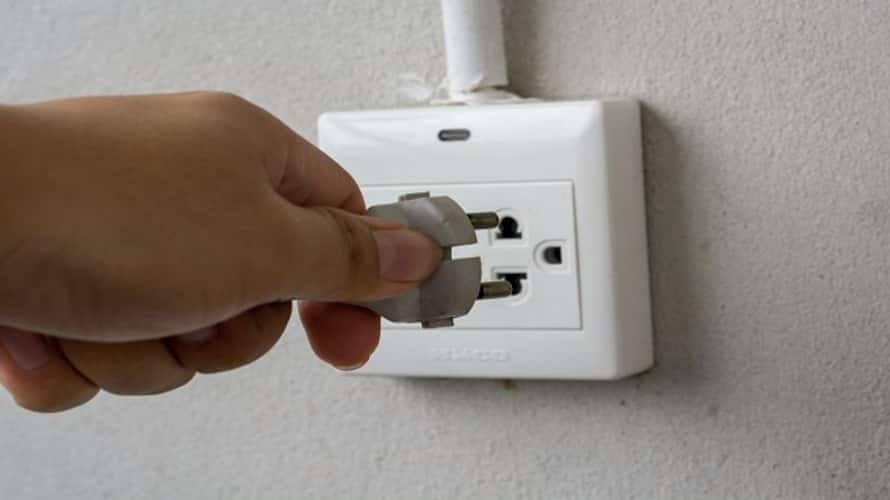 Karnataka 8-month-old baby dies in Karwar after putting mobile charger in mouth AJR