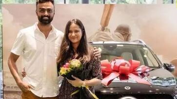 Most expensive cricketer of IPL 2018 Jaydev Unadkat buys luxurious Mercedes Benz GLE SUV priced over Rs 1 crore kvn Most expensive cricketer of IPL 2018 Jaydev Unadkat buys luxurious Mercedes Benz GLE SUV priced over Rs 1 crore kvn