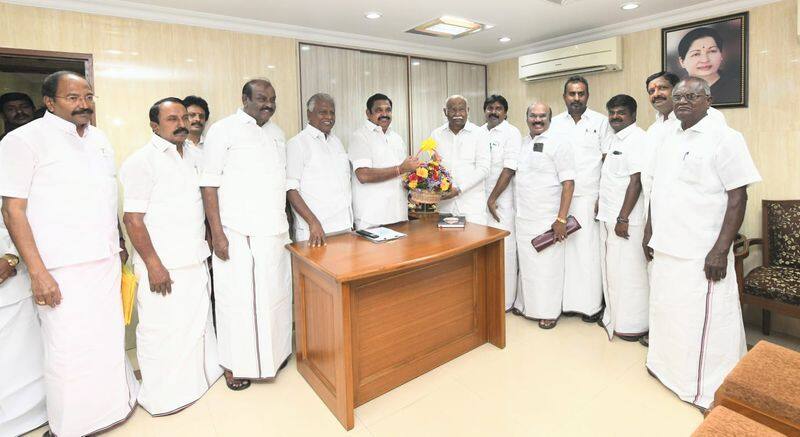 anwar raja who was expelled from the AIADMK rejoined the presence of Edappadi Palaniswami