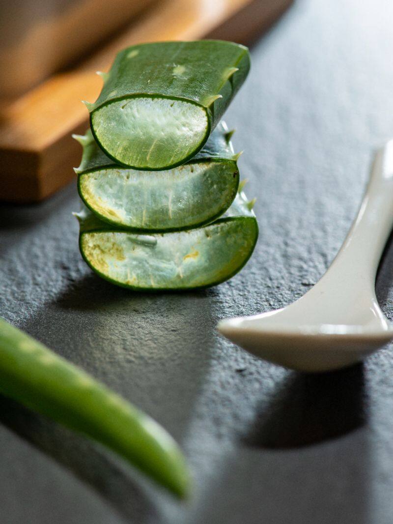 Aloe Vera to Green Tea: 6 Homemade Remedies for Hairfall rkn eai