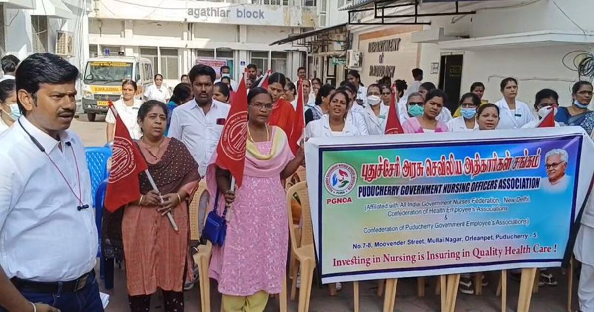 செவிலியர்களின் போராட்டத்தால் பூட்டப்பட்ட அரசு மருத்துவமனை; நோயாளிகள் கடும் அவதி