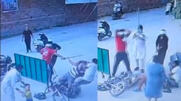 The perpetrators broke the fathers arms and legs in front of the little son who came to drop off his son at school boy crying helplessly akb The perpetrators broke the fathers arms and legs in front of the little son who came to drop off his son at school boy crying helplessly akb