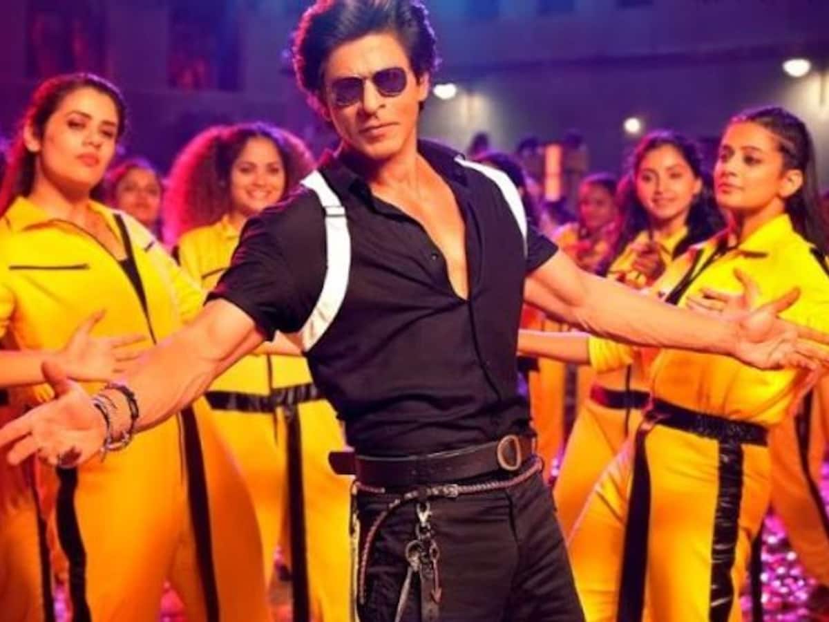 Shah Rukh Khan's Swag Is Unmatched, With Or Without A Shirt For