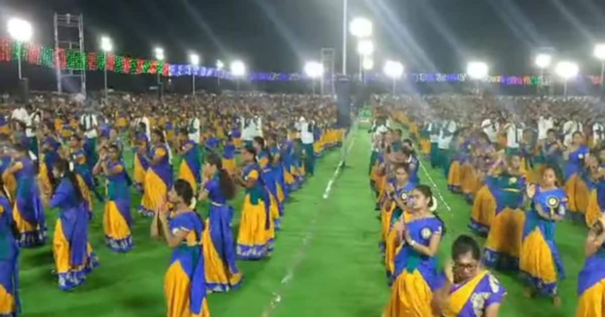 4 மணி நேரம் கும்மியாட்டம்: உலக சாதனை படைத்த உடுமலை பெண்கள்!